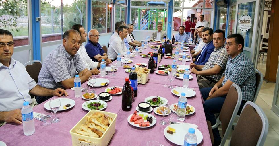 VALİ AYKUT PEKMEZ ESKİL&#039;DE İFTARA KATILDI