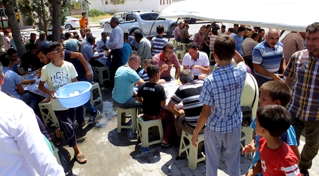 SULTANHANINDA VATANDAŞLARA GELENEKSEL AŞ YEMEGİ İKRAMI YAPILDI