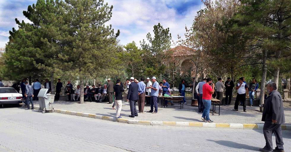 SULTANHANI GELENEKSEL AŞURE İKRAMI BU YILDA SÜRDÜRÜLDÜ