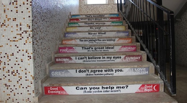 EĞİTİM ÖĞRETİM GÜNEŞLİ KÖYÜNDEKİ BU OKULUN HER YERİNDE YAPILIYOR