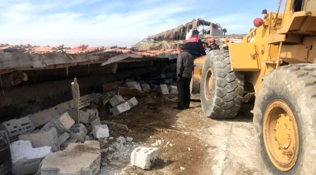 KONYA&#039;DA AHIRIN ÇATISI ÇÖKTÜ 29 KÜÇÜKBAŞ HAYVAN TELEF OLDU