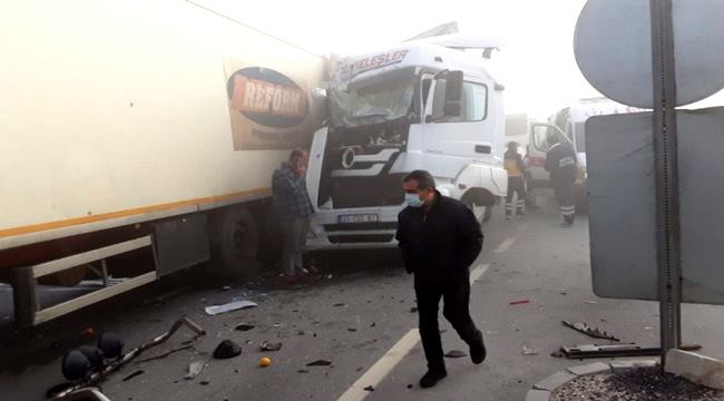 EREĞLİ İLÇESİNDE SİS NEDENİYLE 10 DAN FAZLA ARAÇ BİRBİRİNE GİRDİ