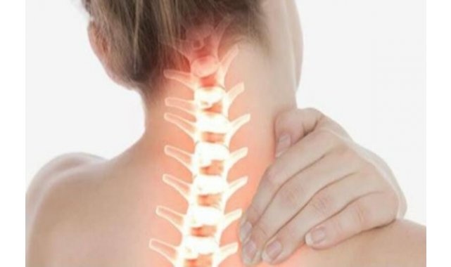 Masa başı çalışanları en çok boyun fıtığından şikayetçi