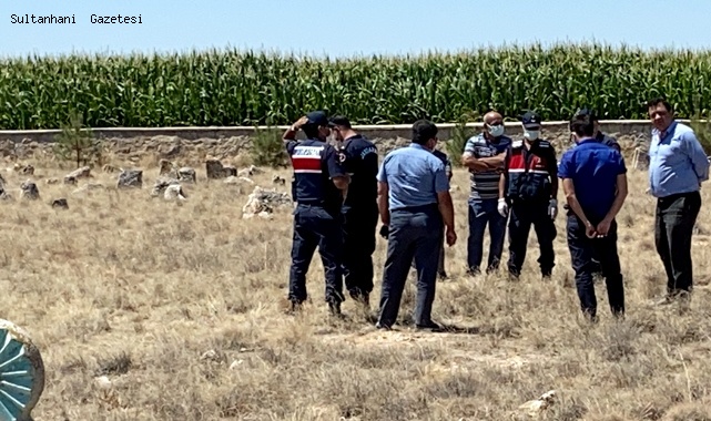 ESKİL&#039;DE İLGİNÇ OLAY, MEZARDA KEFENLİ KÖPEK CESEDİ