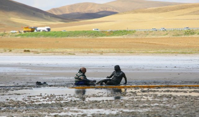Türkiye&#039;nin ikinci büyük gölü, ziyaretçilerin gözde mekanı oldu