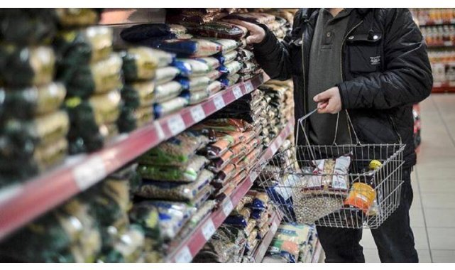 Enflasyon politika faizini aştı