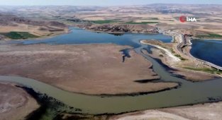 SULTANHANI DOĞALGAZ DEPOLAMA TESİSİNE DE SU SAĞLAYAN HİRFANLI BARAJINDA KURAKLIĞIN ETKİSİYLE SULAR ÇEKİLDİ