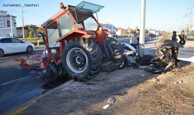 EREĞLİ İLÇESİNDE TRAKTÖRE TIR VE OTOMOBİL ÇARPTI: 1 ÖLÜ, 2 YARALI
