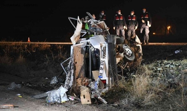 AKSARAY&#039;DA İKİ OTOMOBİL KAFA KAFAYA ÇARPIŞTI, FECİ KAZADA 7 KİŞİ YAŞAMINI YİTİRDİ