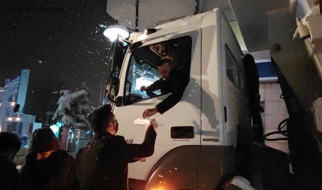 HÜDA PAR AKSARAY GENÇLİK KOLLARI’NDAN EMEKÇİLERE DESTEK