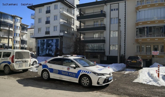 AKSARAY&#039;DA CANİ KOCA EŞİNİN BOĞAZINI KESİP 4 YERİNDEN BIÇAKLADI