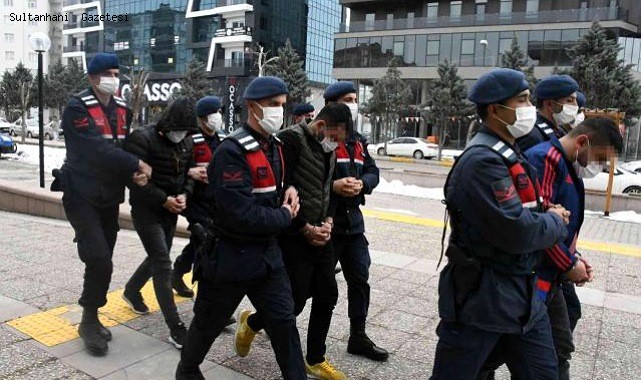 AKSARAY&#039;DA ÖĞRENCİLERE UYUŞTURUCU SATAN 3 ŞÜPHELİ YAKALANDI