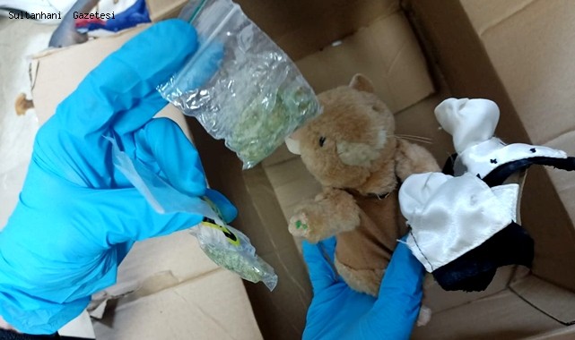 AKSARAY’DAKİ SEVGİLİSİNE  HOLLANDA’DAN OYUNCAK AYI İÇERİSİNDE ESRAR GÖNDERDİ