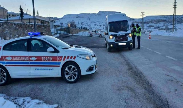 Okullar açıldı, Aksaray&#039;da jandarma servis denetimlerine başladı