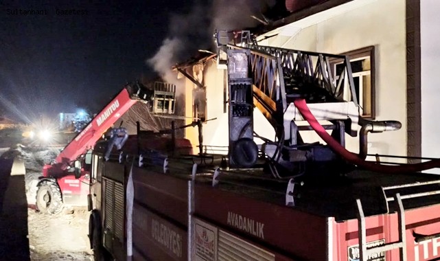 SULTANHANI İLÇESİNDEKİ YANGINDA 2 KATLI MÜSTAKİL EV KULLANILAMAZ HALE GELDİ