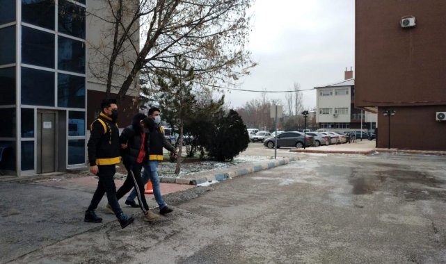 POLİS AKSARAY&#039;DA AKÜ HIRSIZLARINI SUÇÜSTÜ YAKALADI