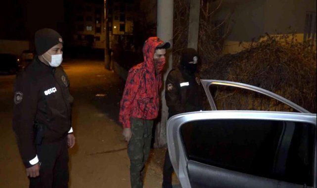 AKSARAY&#039;DA RUHSATSIZ TABANCA ve TÜFEK İLE YAKALANDI, &quot;BENİM SUÇUM YOK&quot; DEDİ