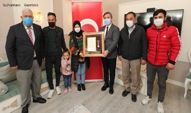 ŞEHİDİMİZ RAMAZAN SÜSLÜ&#039;NÜN AİLESİNE DEVLET ÖVÜNÇ MADALYASI TAKDİM EDİLDİ