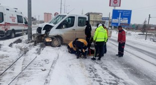 SULTANHANI İLÇESİNDE TİPİ VE BUZLANMA KAZAYA NEDEN OLDU