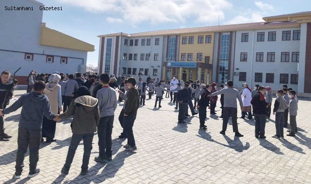 SULTANHANI İLÇESİNDEKİ OKULLARDA DEPREM TAHLİYE TATBİKATI YAPILDI