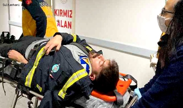 YEŞİLOVA YOLUNDA VİRAJI ALAMAYAN KAMYONET ŞARAMPOLE DEVRİLDİ