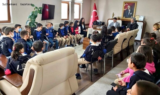 KAYMAKAM HASAN HÜSEYİN ALPASLAN&#039;IN MİSAFİRLERİ BU KEZ ÖĞRENCİLERDİ