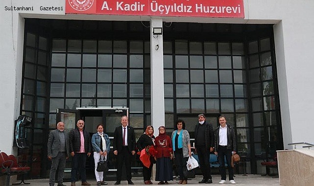 İYİ PARTİLİLER ANNELER GÜNÜ&#039;NDE HUZUR EVİNDEYDİ