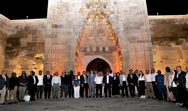 42 ÜLKENİN BÜYÜKELÇİLERİ SULTANHANI KERVANSARAYINDA