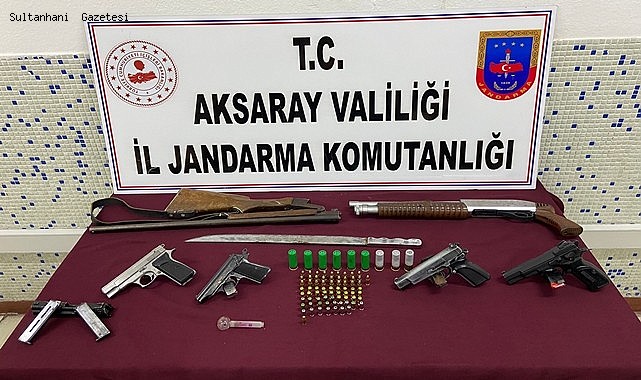 SELİME BELDESİNDE BİR İŞ YERİNDE YAPILAN ARAMADA ÇOK SAYIDA SİLAH ELE GEÇİRİLDİ