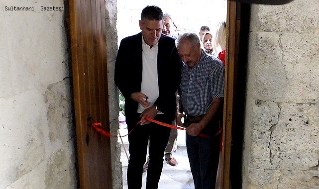 SULTANHANI KERVANSARAYINDAKİ &quot;SINIRLARDAKİ DERİ&#039;N DOKUMALAR; TÜRKİYE&quot; SERGİSİNE YOĞUN İLGİ