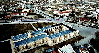 KERVANSARAYA TURİST GETİREN TUR OTOBÜSLERİ'NİN İLÇE MERKEZİNE GİRMELERİ YASAKLANDI