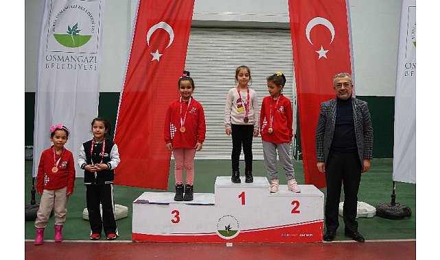 Bursa Osmangazi&#039;de minik satranççılar ödüllendirildi