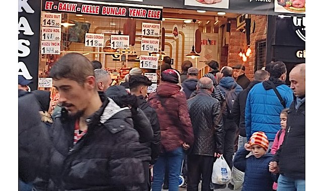 Bursa'da ucuz et kuyruğu