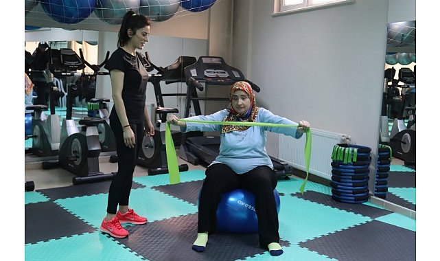 İzmit&#039;te kadınlar sosyalleşirken sağlıklarına kavuşuyor