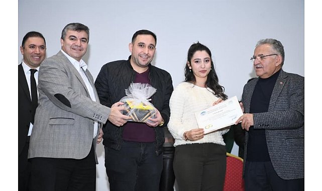 KAYMEK&#039;in Huzur Çınarı mezunlarını verdi