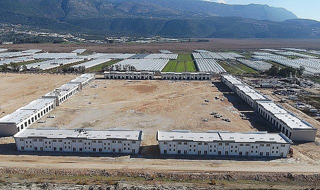 Kınık Toptancı Hali Projesi inşaatı yarıyı geçti