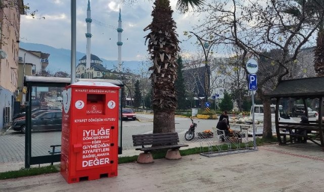 Kızılay'dan Gölcük'e 'kıyafet dönüşüm' kutuları