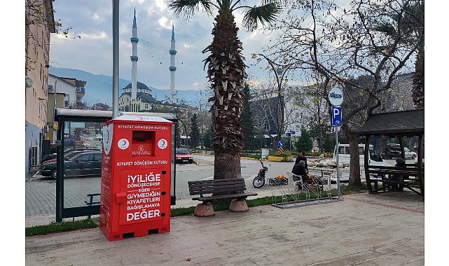 Kızılay'dan Gölcük'e 'kıyafet dönüşüm' kutuları