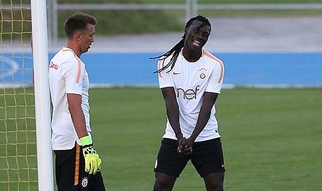 Muslera ve Gomis&#039;ten Örnek Kaptanlık: “Primler Herkes İçin Eşit Olmalı…&#039;&#039;