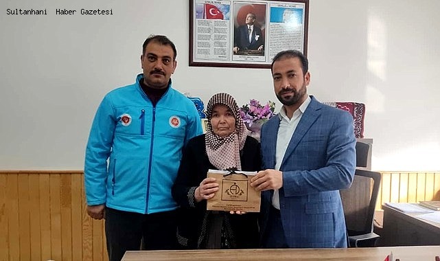 SULTANHANLI ELİF ANNE UMRE PARASINI DEPREMZEDELERE BAĞIŞLADI
