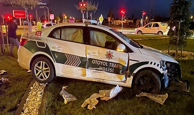 AKSARAY&#039;DA POLİS OTOSUYLA OTOMOBİL ÇARPIŞTI: 3&#039;Ü POLİS 6 YARALI
