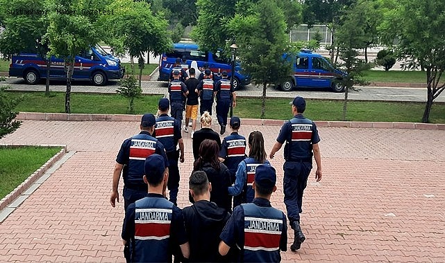 AKSARAY JANDARMADAN 5 ADRESE UYUŞTURUCU OPERASYONU