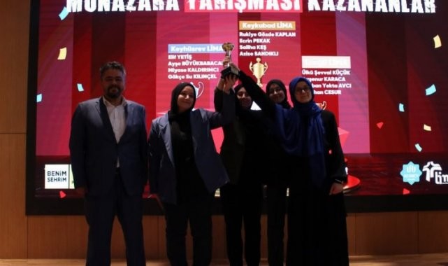 Konya'da liseli gençler münazarada yarıştı
