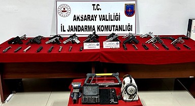 AKSARAY'DA KURUSIKI TABANCALARI GERÇEGE ÇEVİREN ŞAHIS YAKALANDI