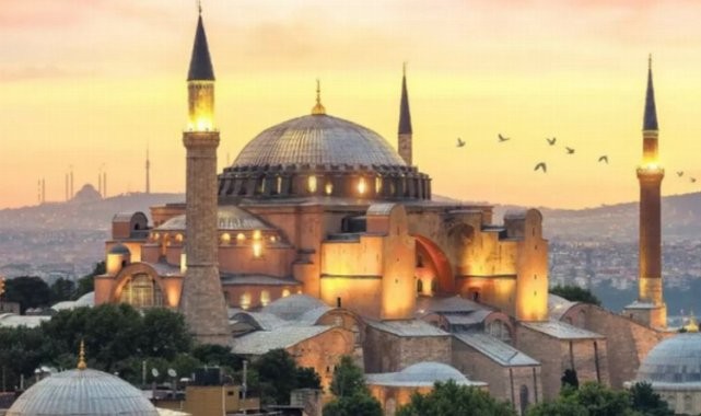 Ayasofya müzeye mi çevrildi? İddialara İletişim&#039;den yanıt!