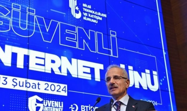 Bakan Uraloğlu: &quot;Çocuklarınızı internette yalnız bırakmayın&quot;