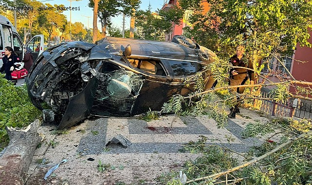 AKSARAY&#039;DA 17 YAŞINDAKİ GENÇ İZİNSİZ KAÇIRDIĞI ARABA İLE KAZA YAPTI