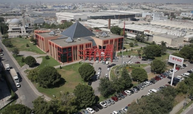 Kadın çiftçiler traktörleriyle tarımda biz de varız dedi