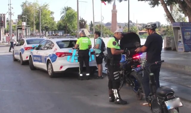 Bakan Yerlikaya&#039;dan denetim raporu... 3 milyon araç denetlendi