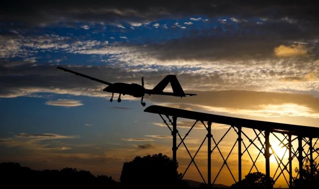 Dünyada ilk! Bayraktar TB3 TCG Anadolu&#039;ya indi ve kalktı